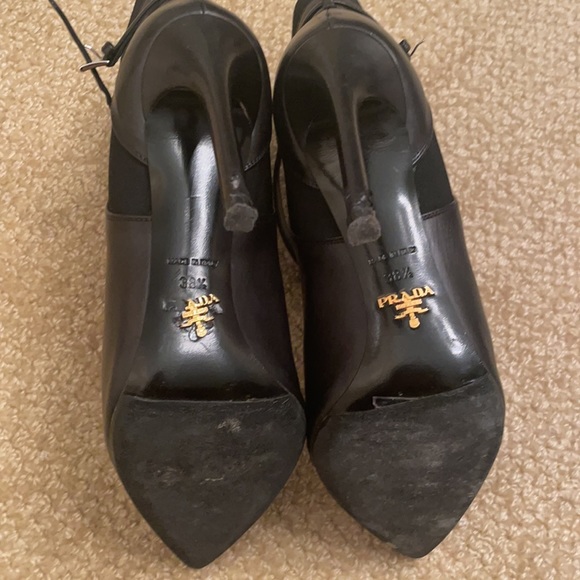 Heeled booties only worn once. - Picture 5 of 7